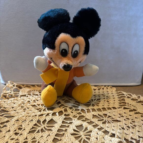 Vintage Mickey Mouse A Christmas Carol Plush Toy Collectible Series Disney 80s - Picture 9 of 9
